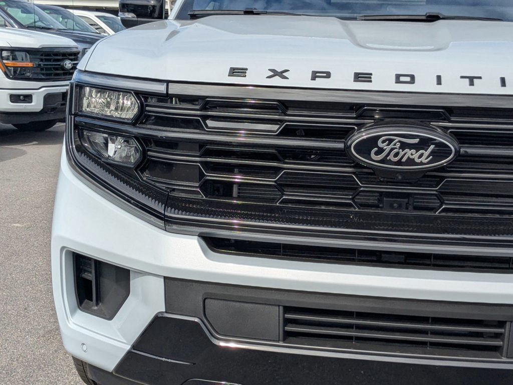 2025 Ford Expedition Platinum MAX photo 8