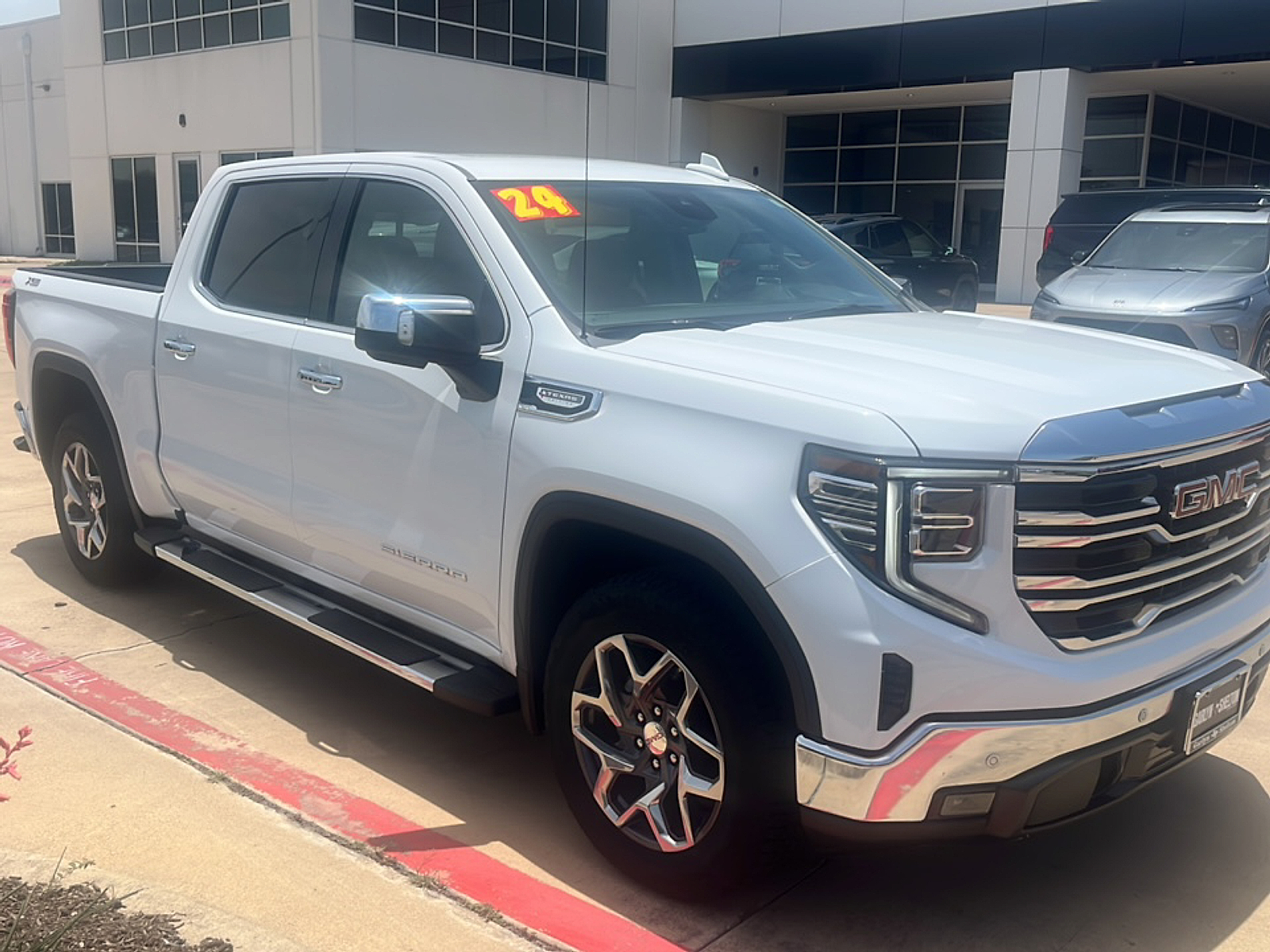 2024 Gmc Sierra 1500 SLT photo 3