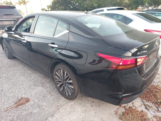 2023 Nissan Altima 2.5 SV photo 4