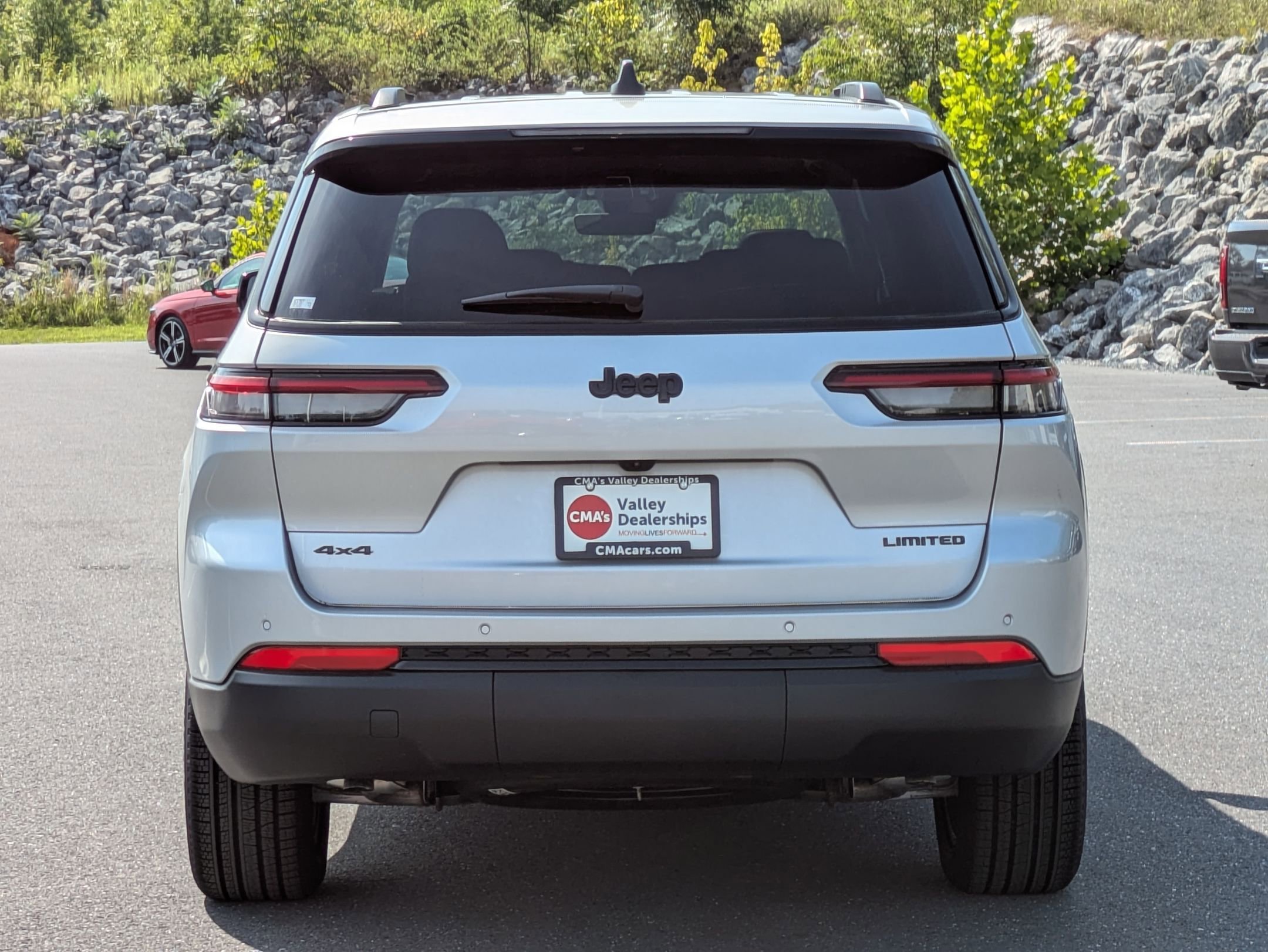 2025 Jeep Grand Cherokee Limited photo 3