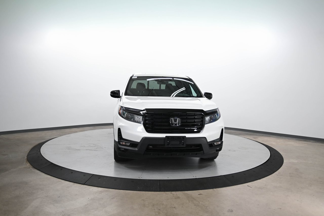 2023 Honda Ridgeline Black Edition photo 2