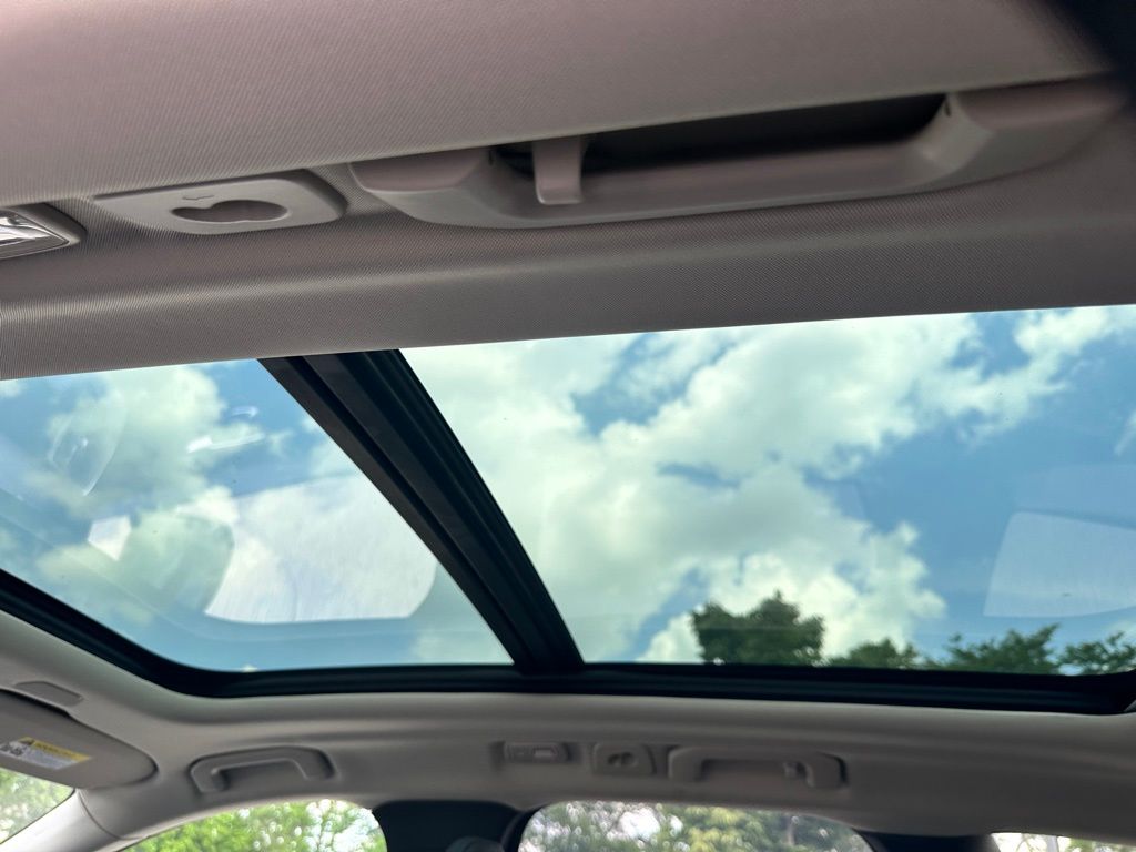 2025 Volvo XC60 B5 Plus photo 9