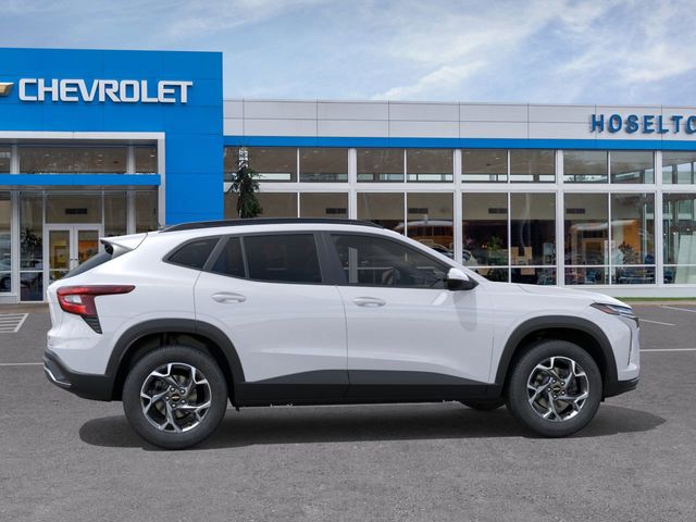 2025 Chevrolet Trax LT photo 4