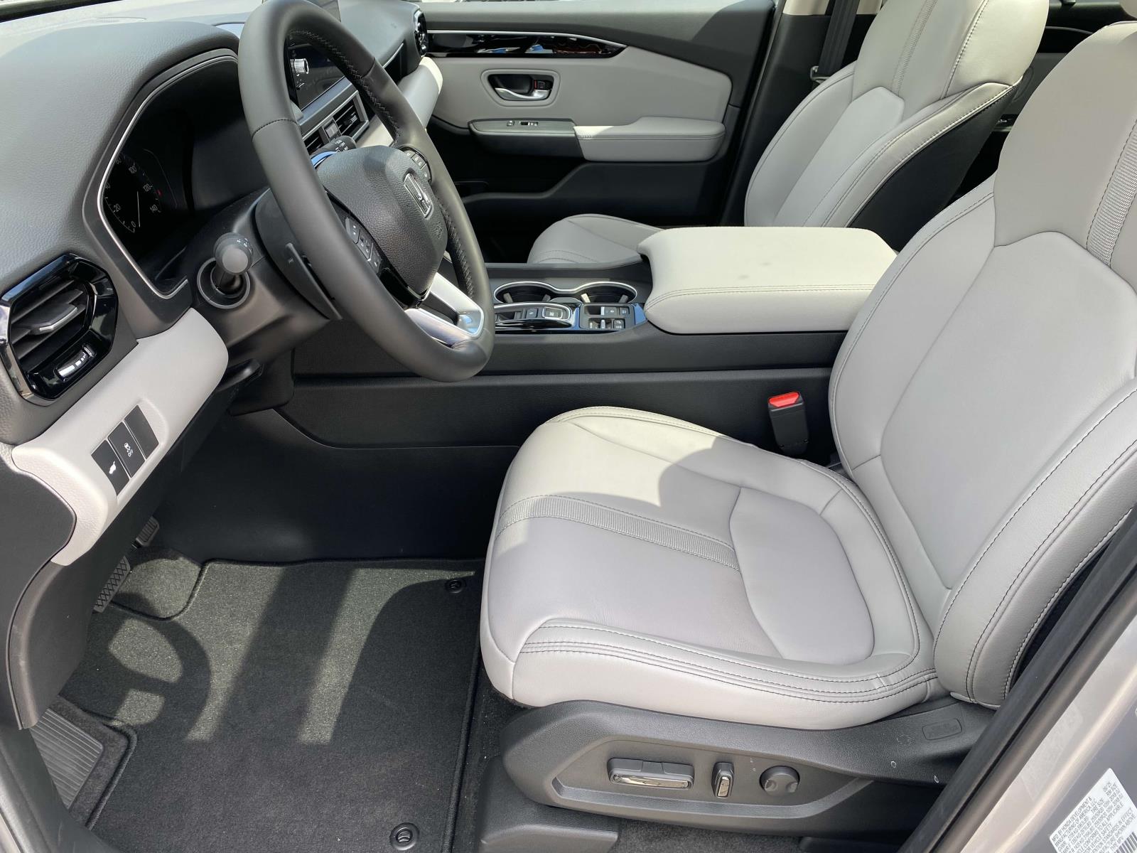 2025 Honda Pilot Touring photo 4