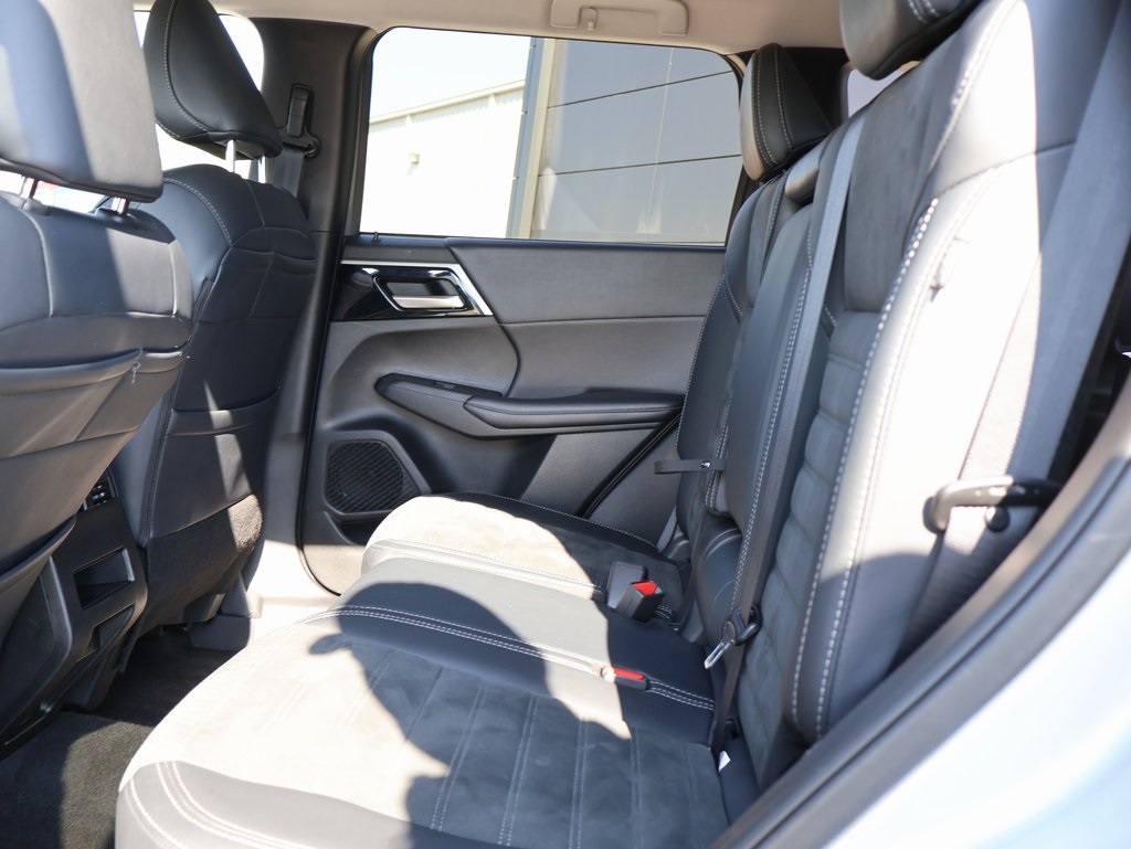 2024 Mitsubishi Outlander SE photo 18