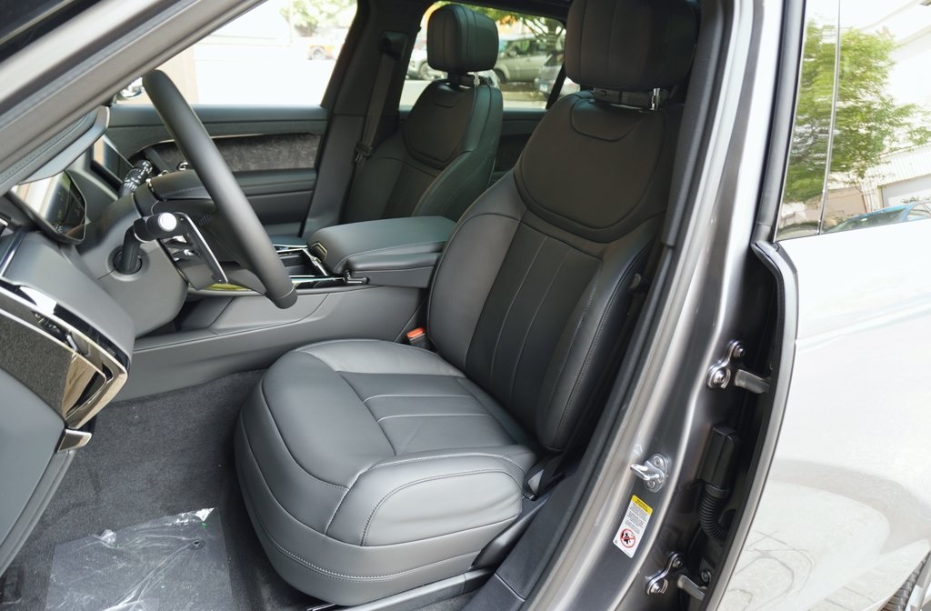 2025 Land Rover Range Rover Sport SE photo 10