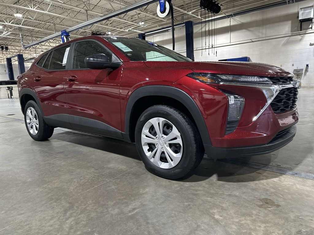 2024 Chevrolet Trax LS photo 2