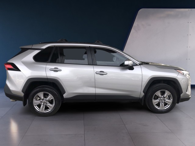 2024 Toyota RAV4 XLE photo 5