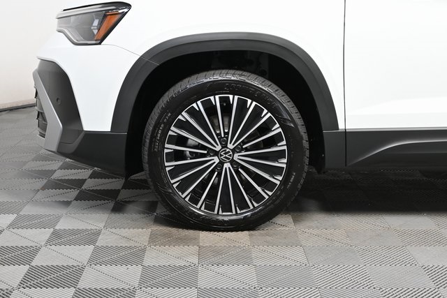 2025 Volkswagen Taos SE photo 32