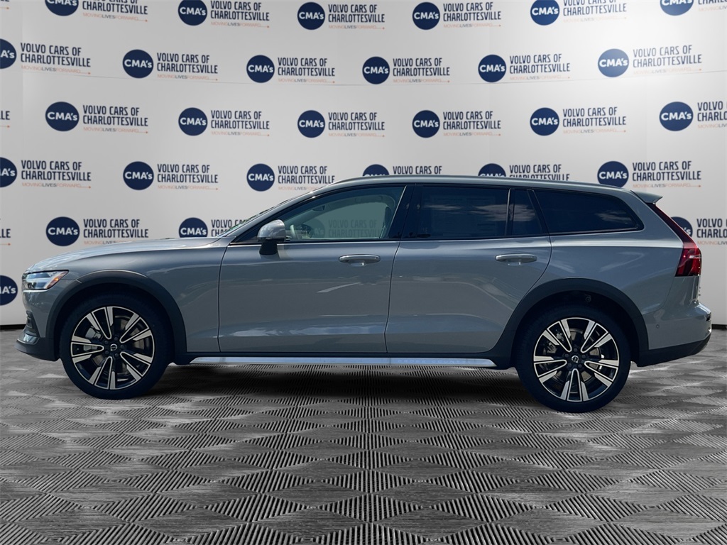 2026 Volvo V60 Cross Country B5 AWD photo 2