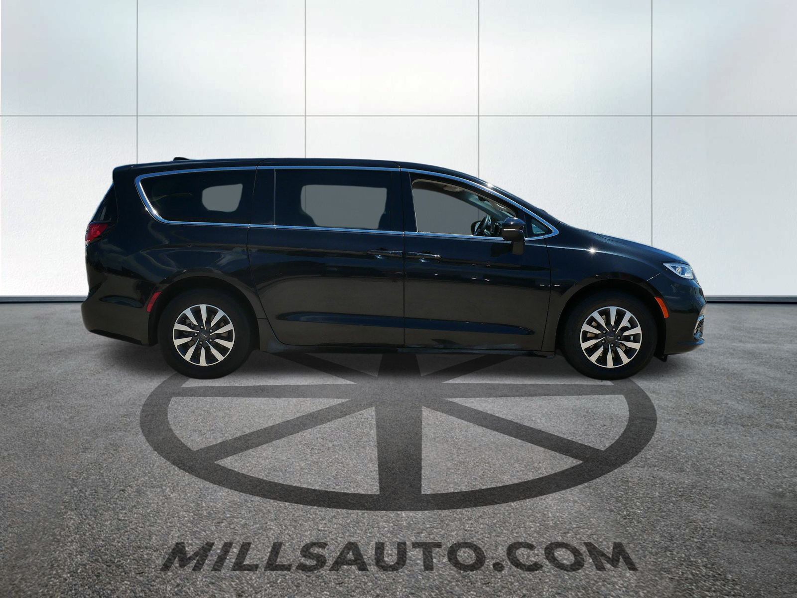 2023 Chrysler Pacifica Hybrid Touring L photo 6
