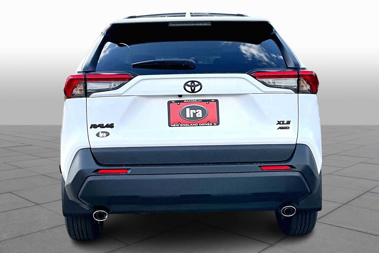 2025 Toyota RAV4 XLE photo 4