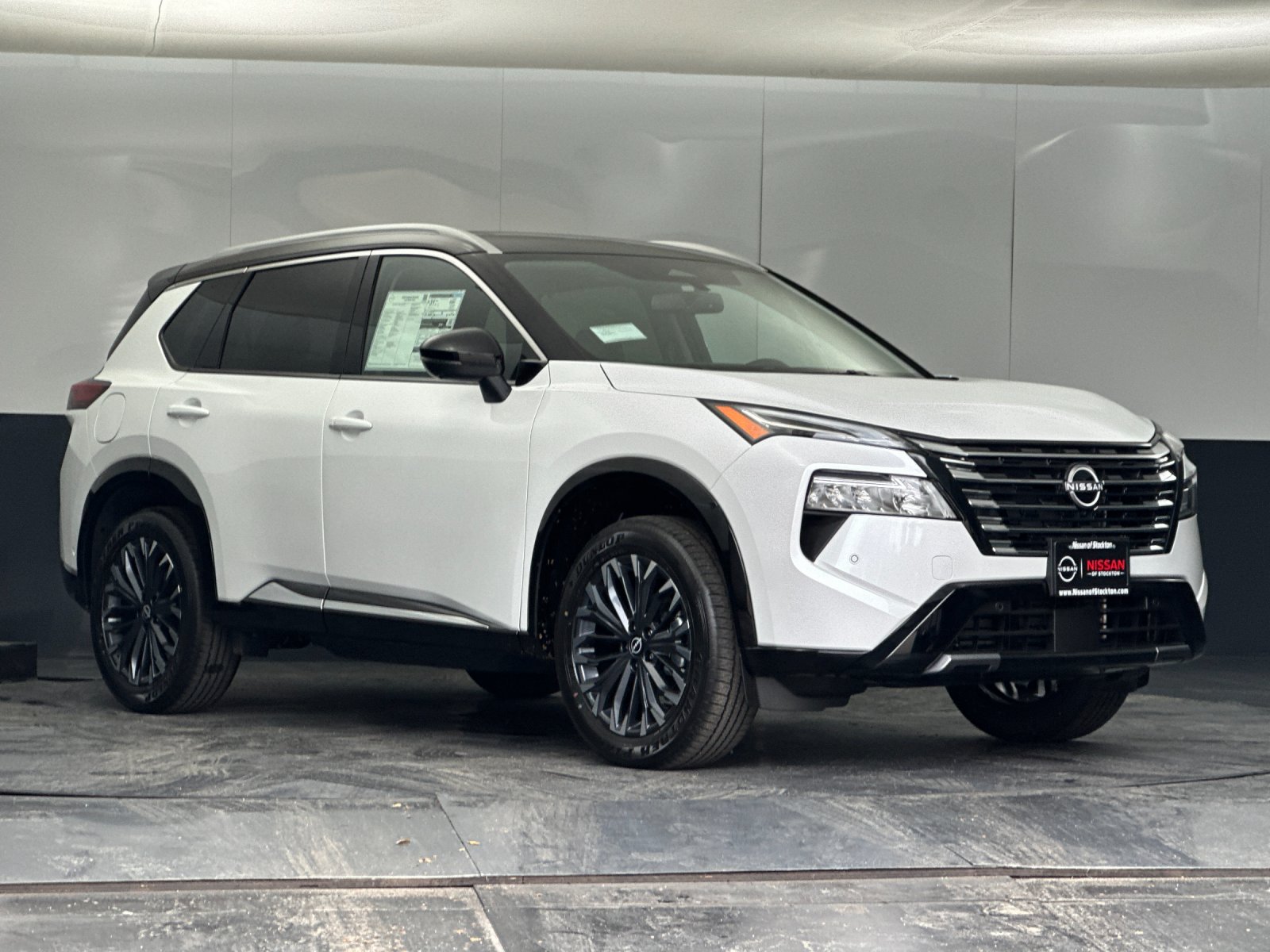 2026 Nissan Rogue Platinum's photo