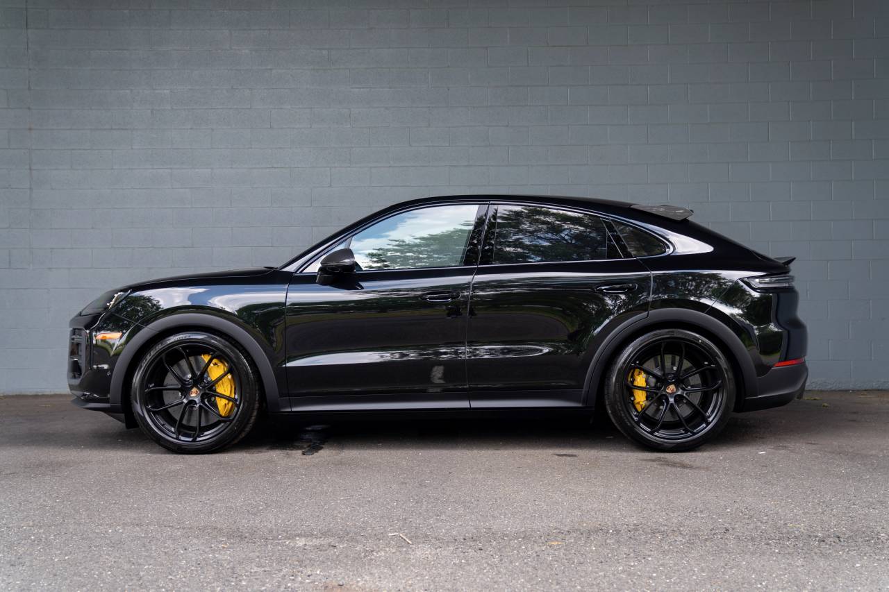 2025 Porsche Cayenne Turbo GT photo 2