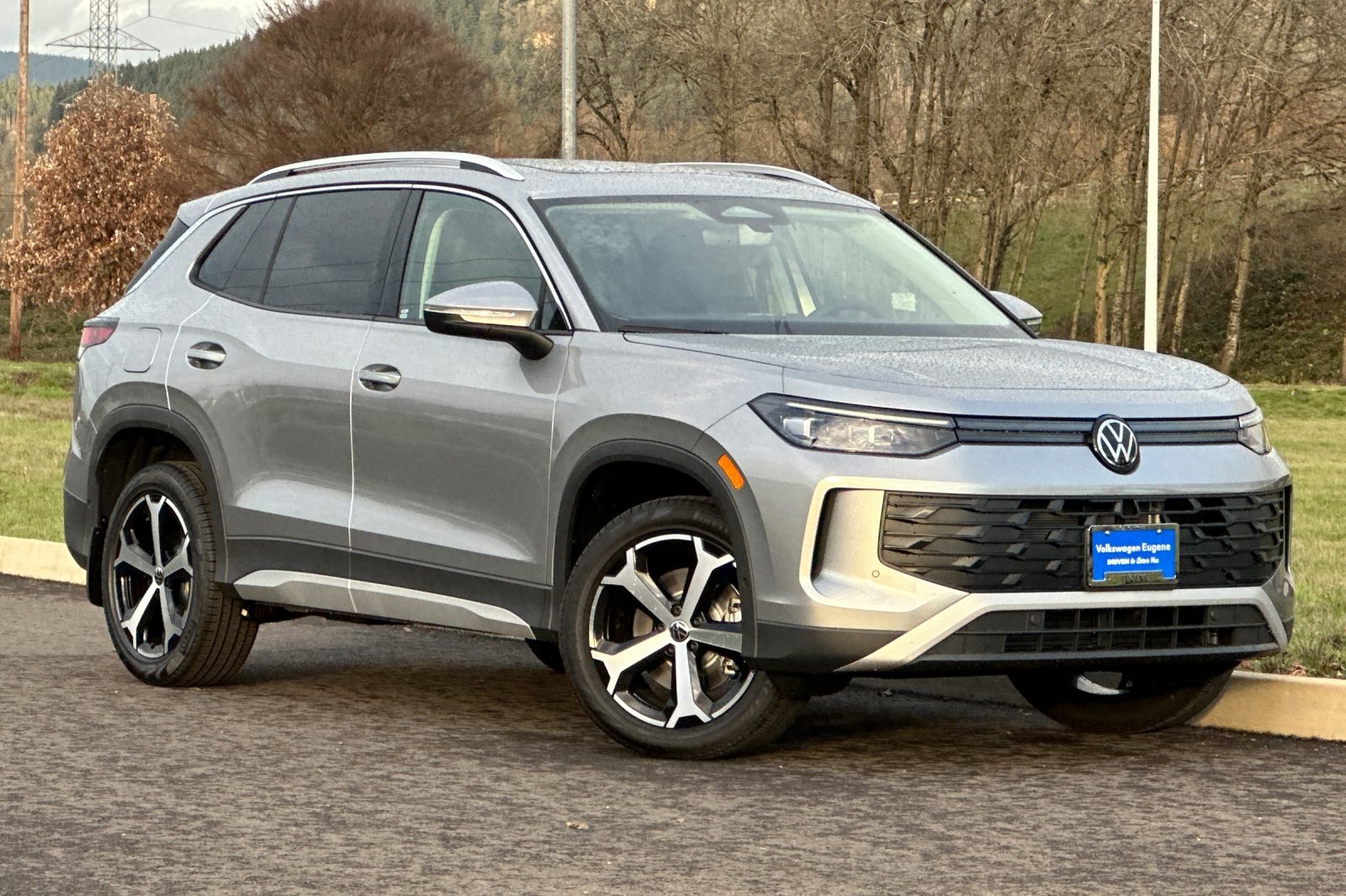 2025 Volkswagen Tiguan SE's photo