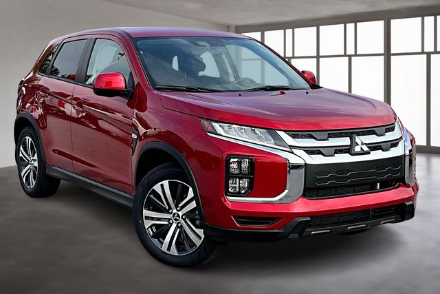 2025 Mitsubishi Outlander Sport ES photo 3