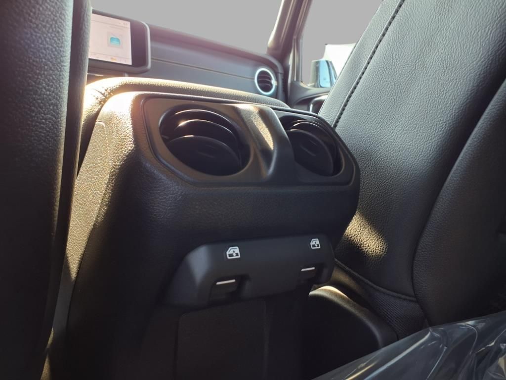 2025 Jeep Gladiator Sport photo 18