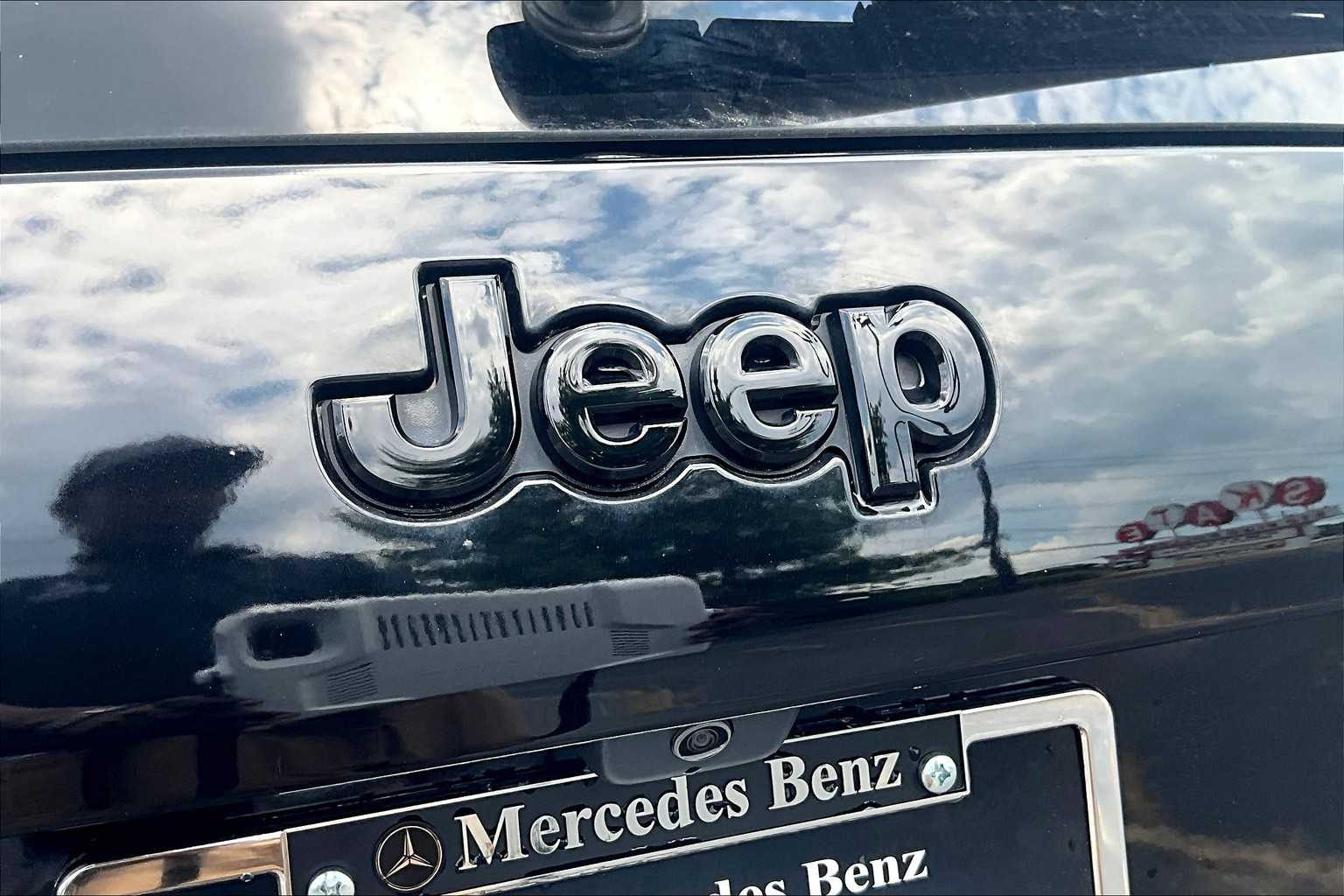 Image of Pre-Owned 2023 Jeep Cherokee Altitude Lux
