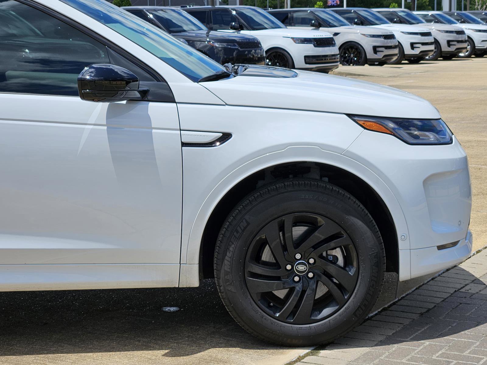 2025 Land Rover Discovery Sport S photo 10