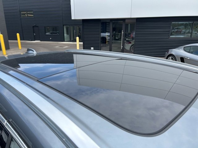 2018 Volvo XC60 Momentum photo 4
