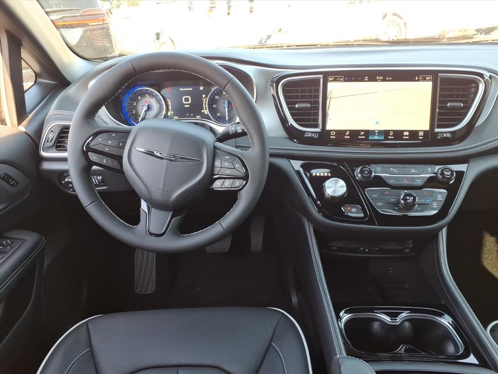 2026 Chrysler Pacifica Limited photo 14