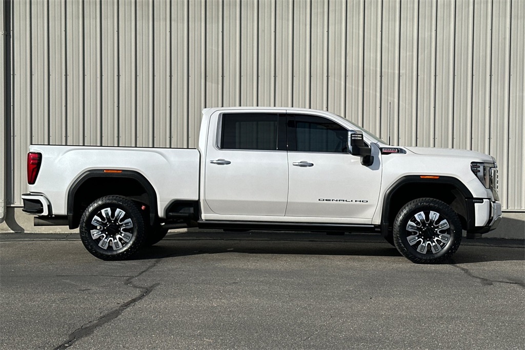 2024 Gmc Sierra 3500 HD Denali photo 3