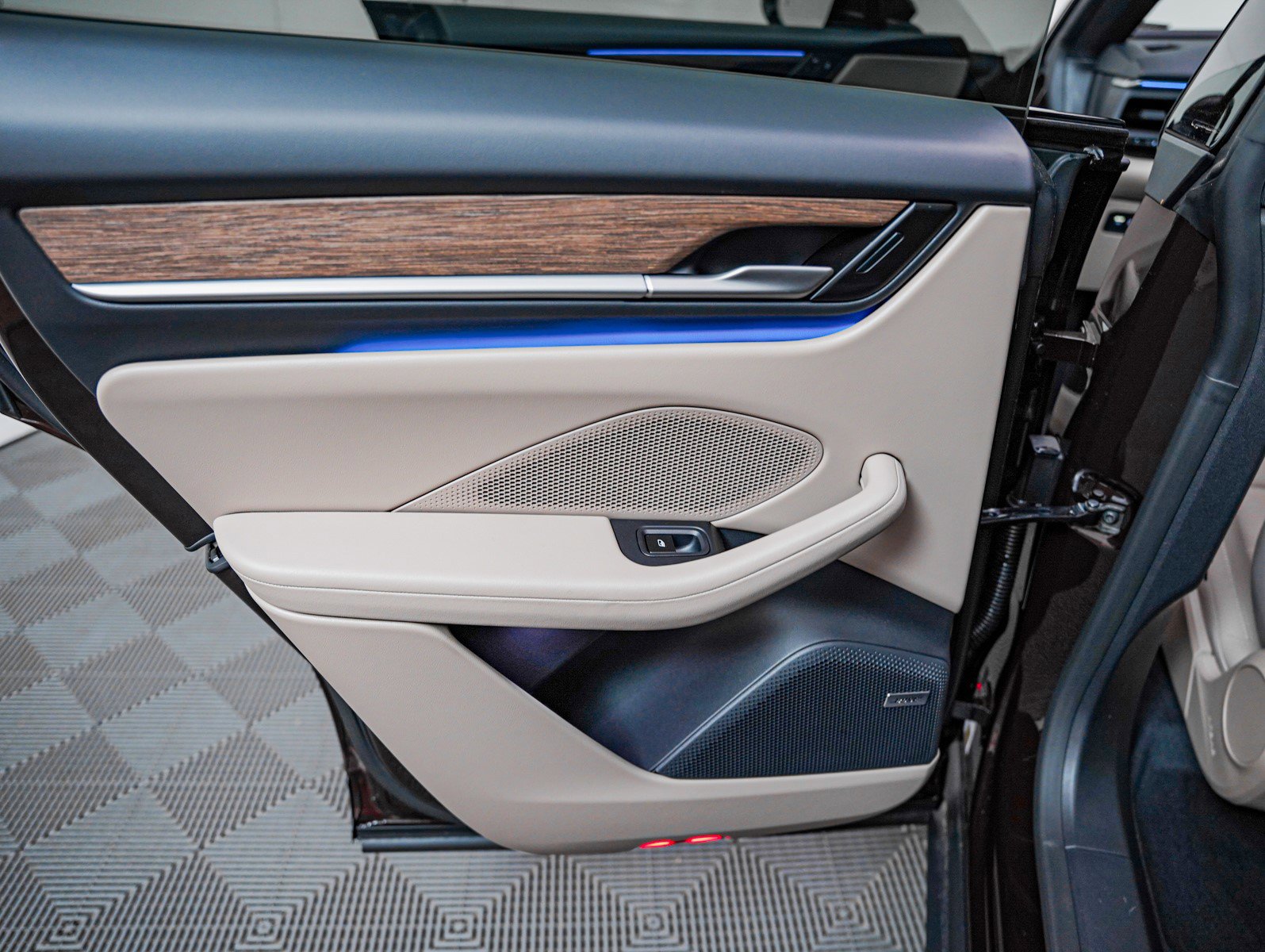 2025 Porsche Macan Electric photo 21