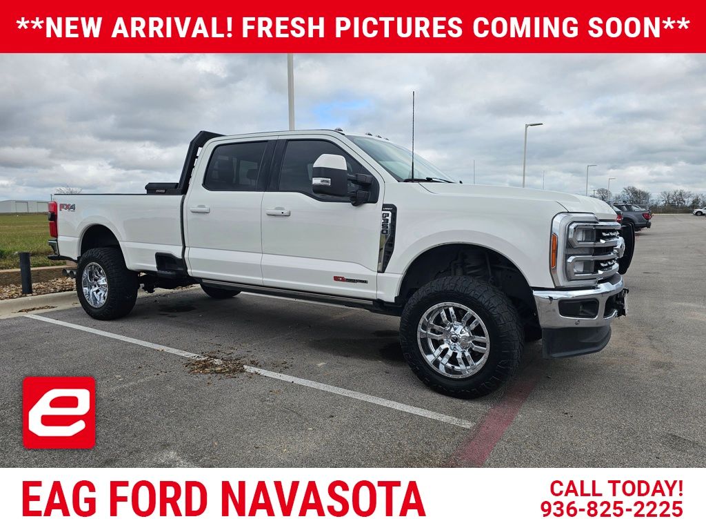 2023 Ford F-350 Super Duty Lariat's photo