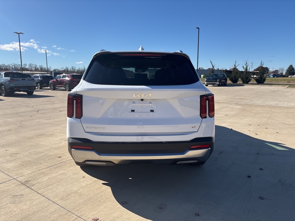 2025 Kia Sorento S photo 3