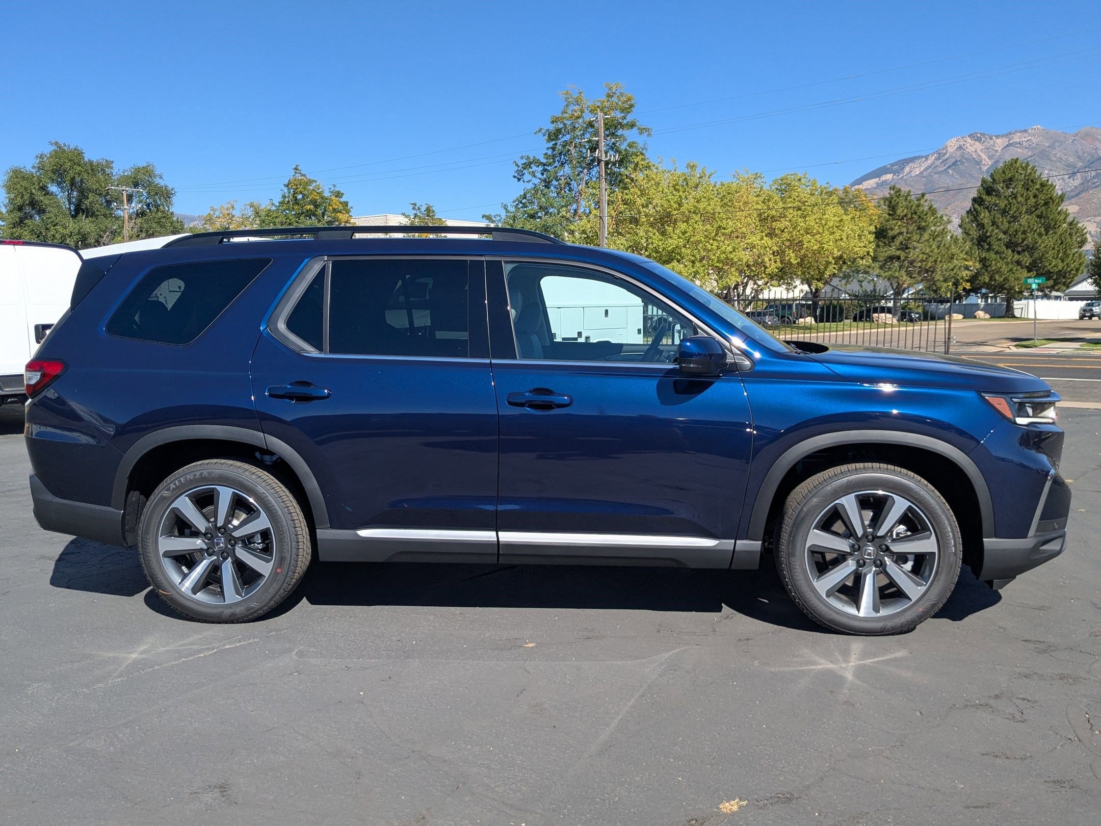 2025 Honda Pilot Touring photo 2