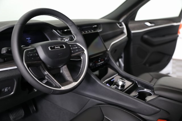 2025 Jeep Grand Cherokee Limited photo 11