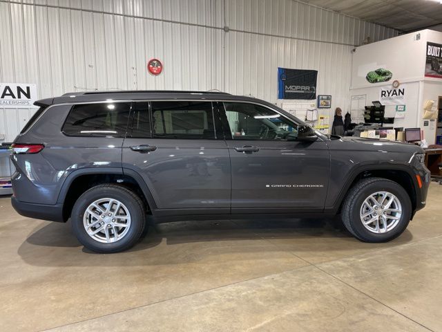 2025 Jeep Grand Cherokee Laredo photo 6
