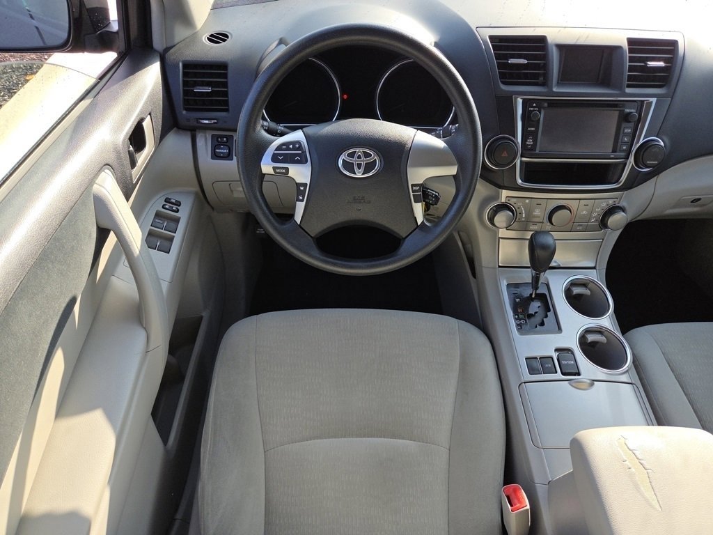 2013 Toyota Highlander Base photo 3