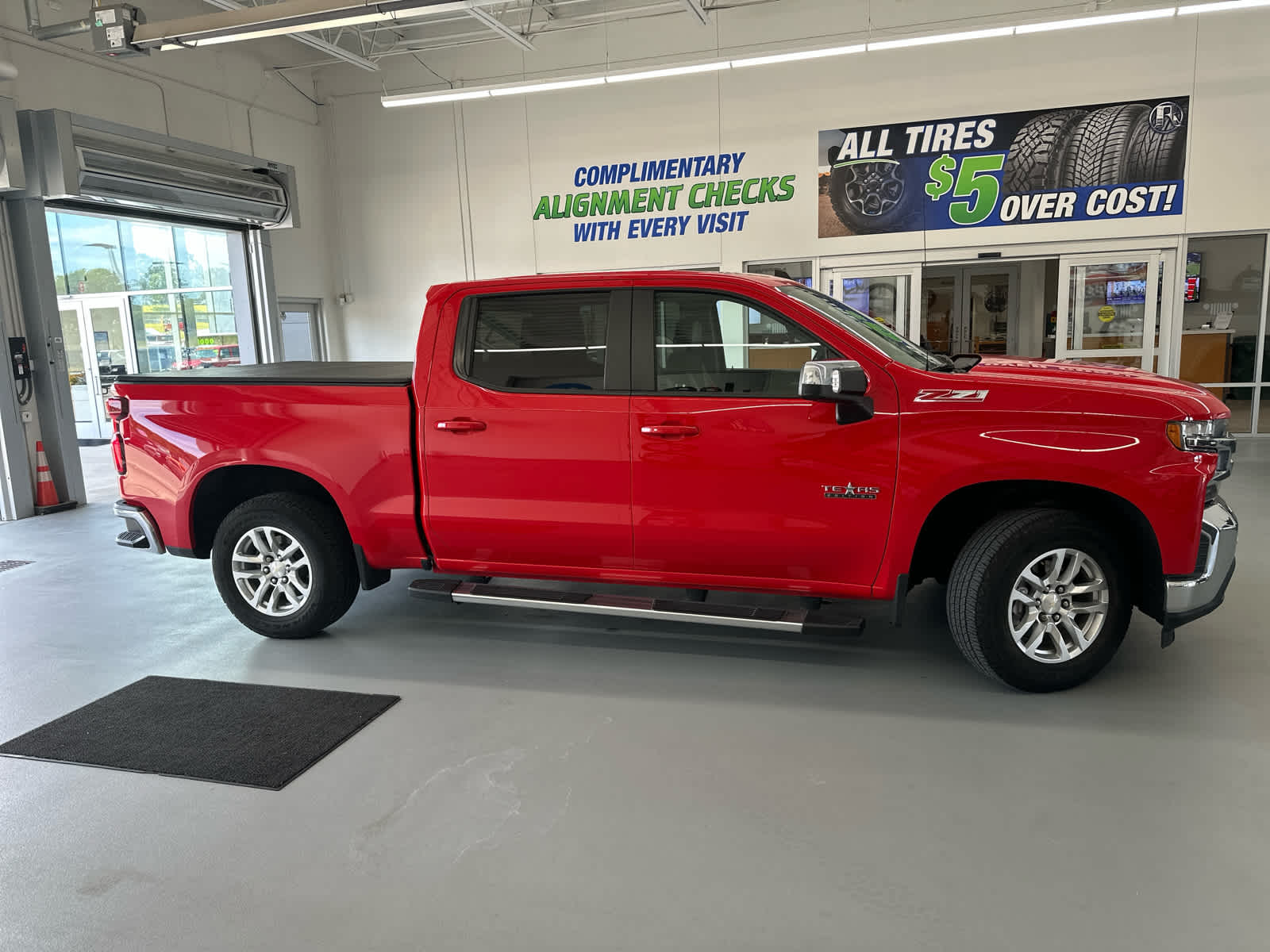 2020 Chevrolet Silverado LT photo 3