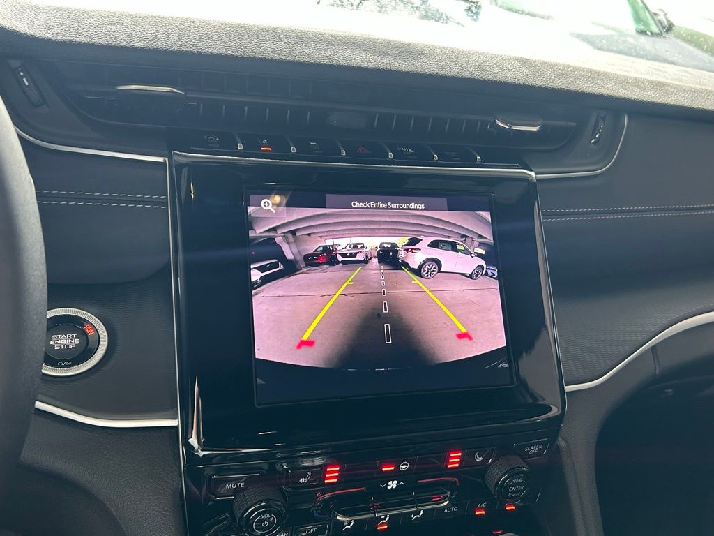 2025 Jeep Grand Cherokee Laredo Altitude photo 13