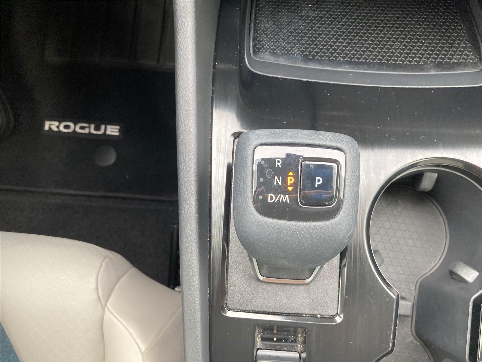 2021 Nissan Rogue SV photo 18