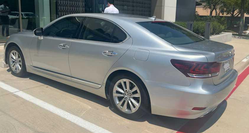 2013 Lexus LS 460 photo 3