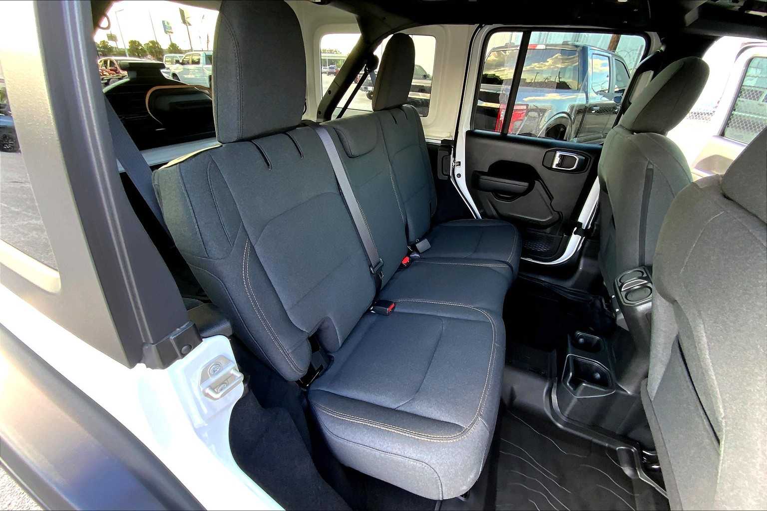 2024 Jeep Wrangler Willys photo 17