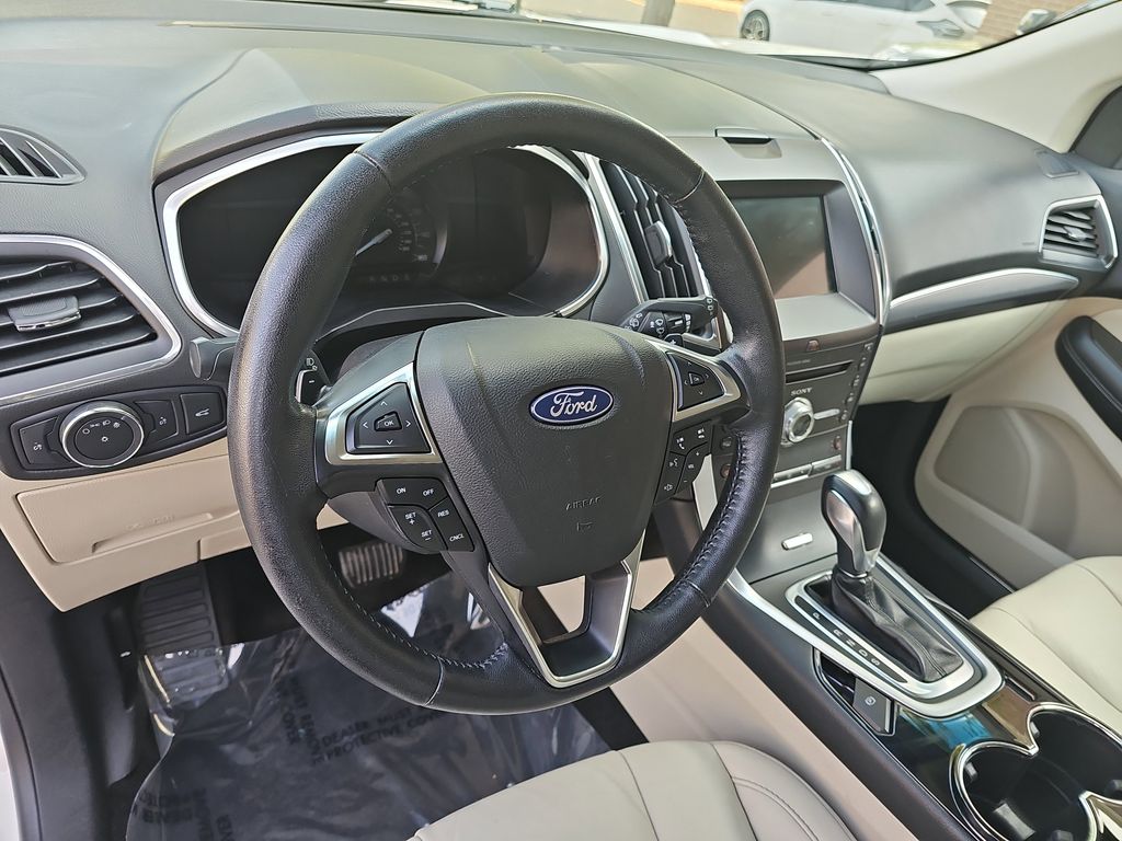 2018 Ford Edge Titanium photo 16