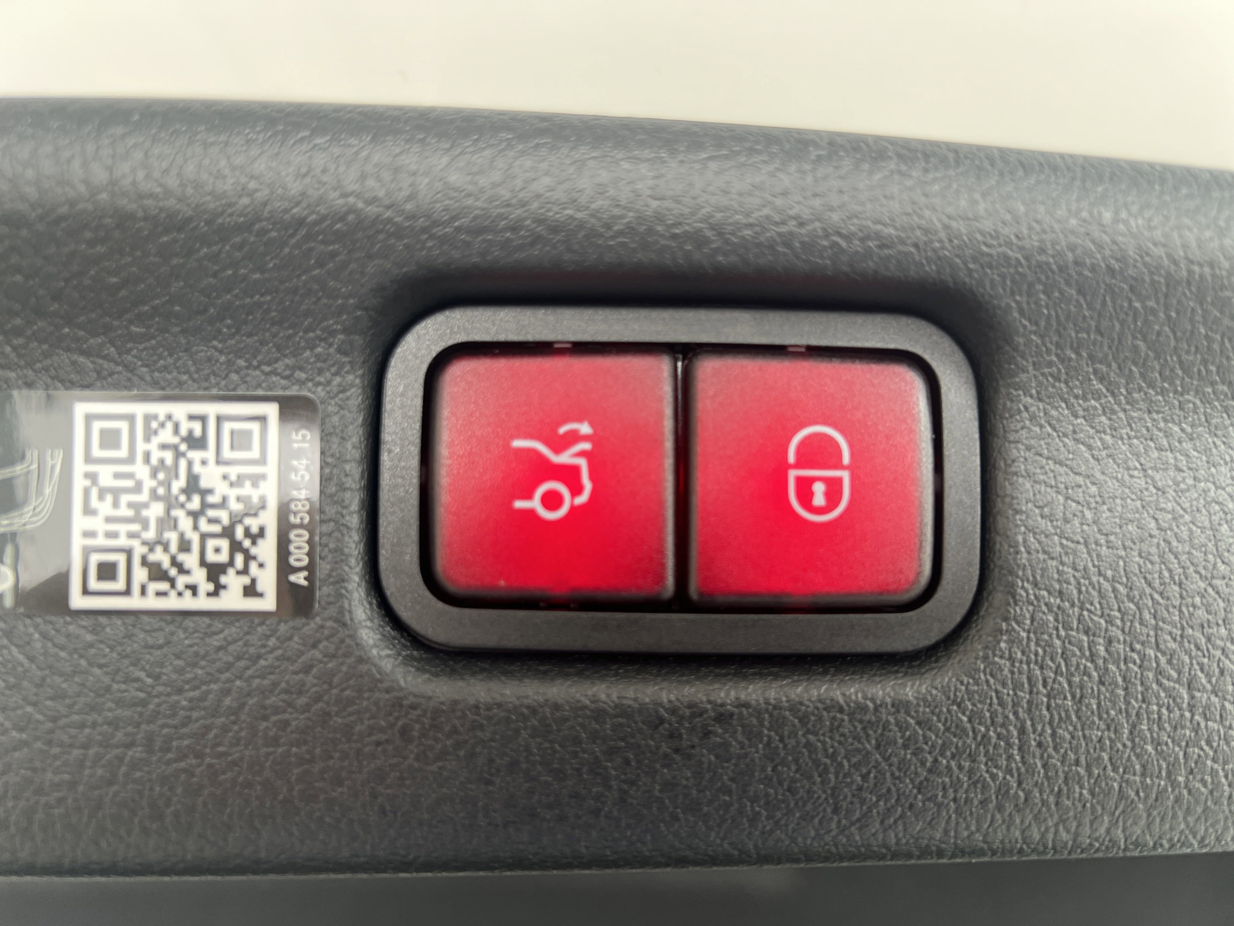 2025 Mercedes Benz C 300 photo 12