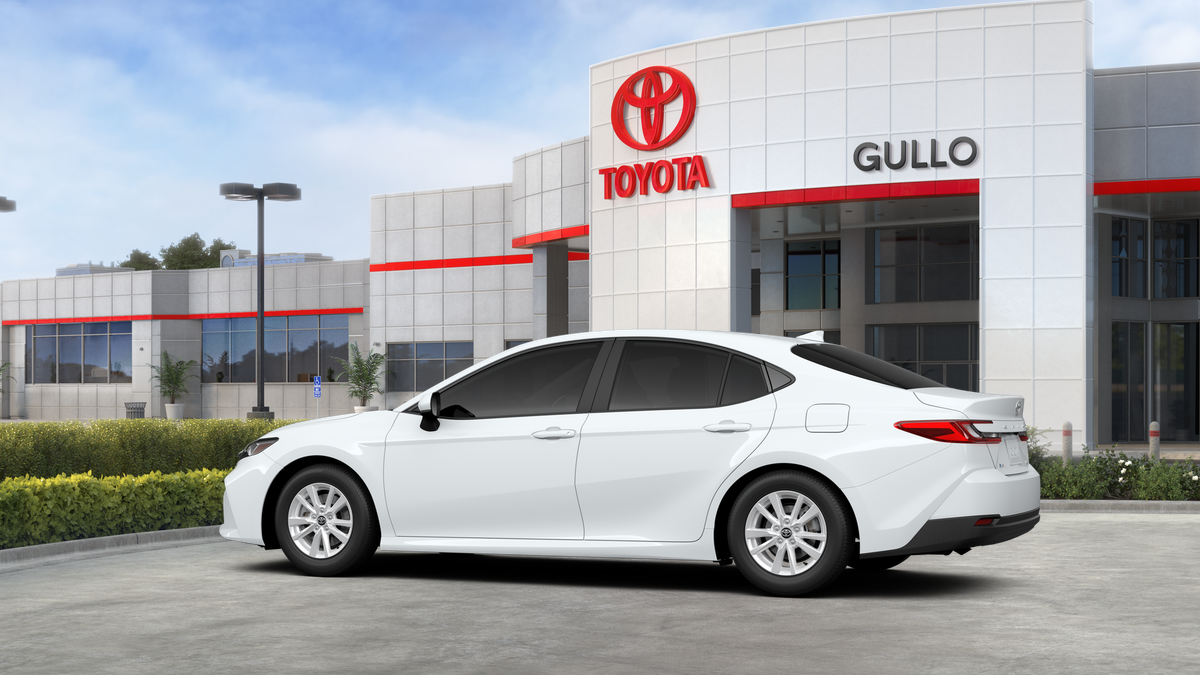 2026 Toyota Camry LE photo 4