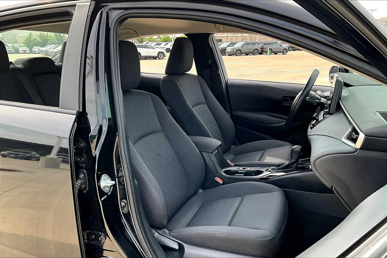 2023 Toyota Corolla LE photo 8