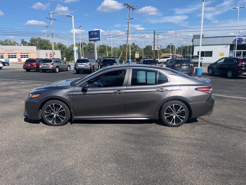 2018 Toyota Camry LE photo 3