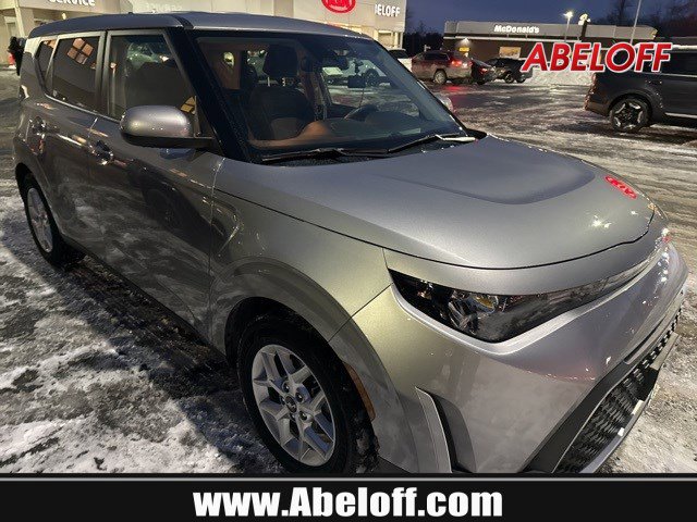 2023 Kia Soul LX's photo
