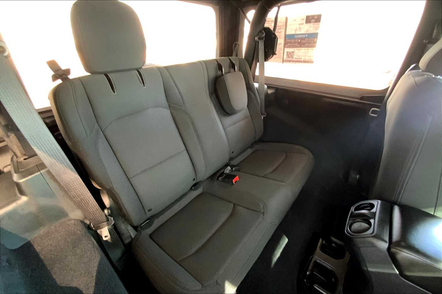 2018 Jeep Wrangler Sport S photo 17