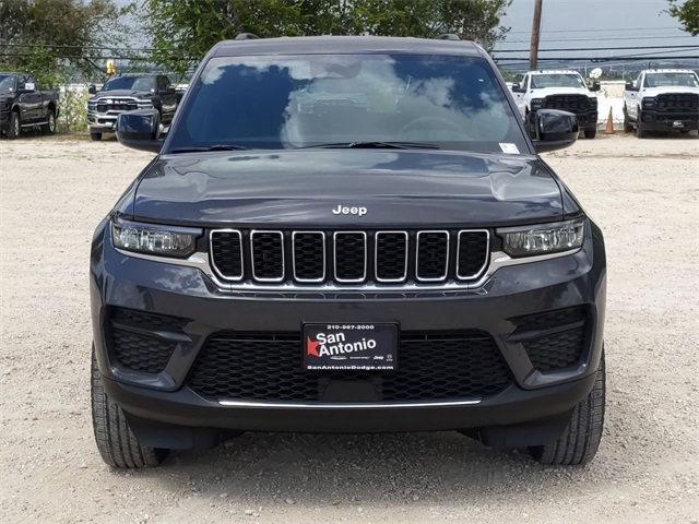 2025 Jeep Grand Cherokee Laredo Altitude photo 3