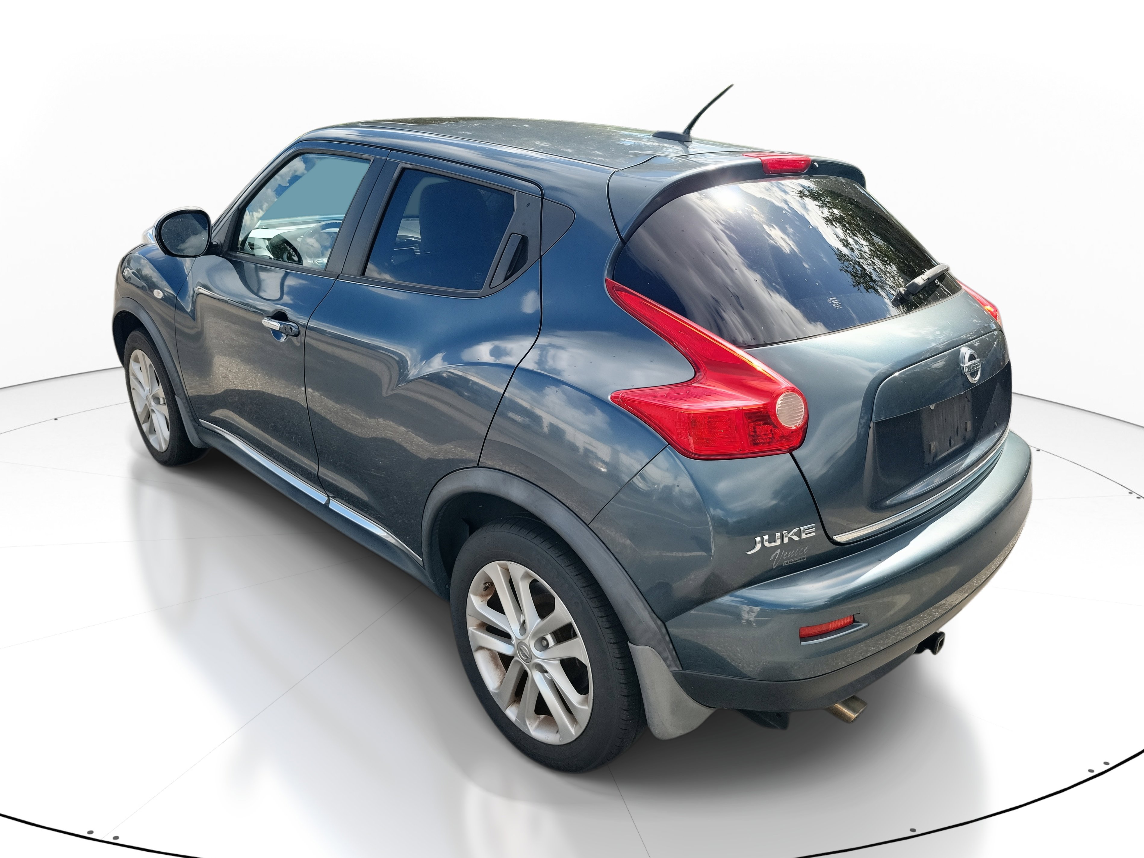 2013 Nissan Juke SV photo 4
