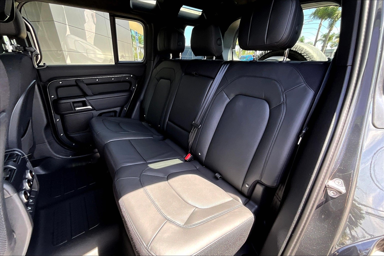 2025 Land Rover Defender 110 X photo 10