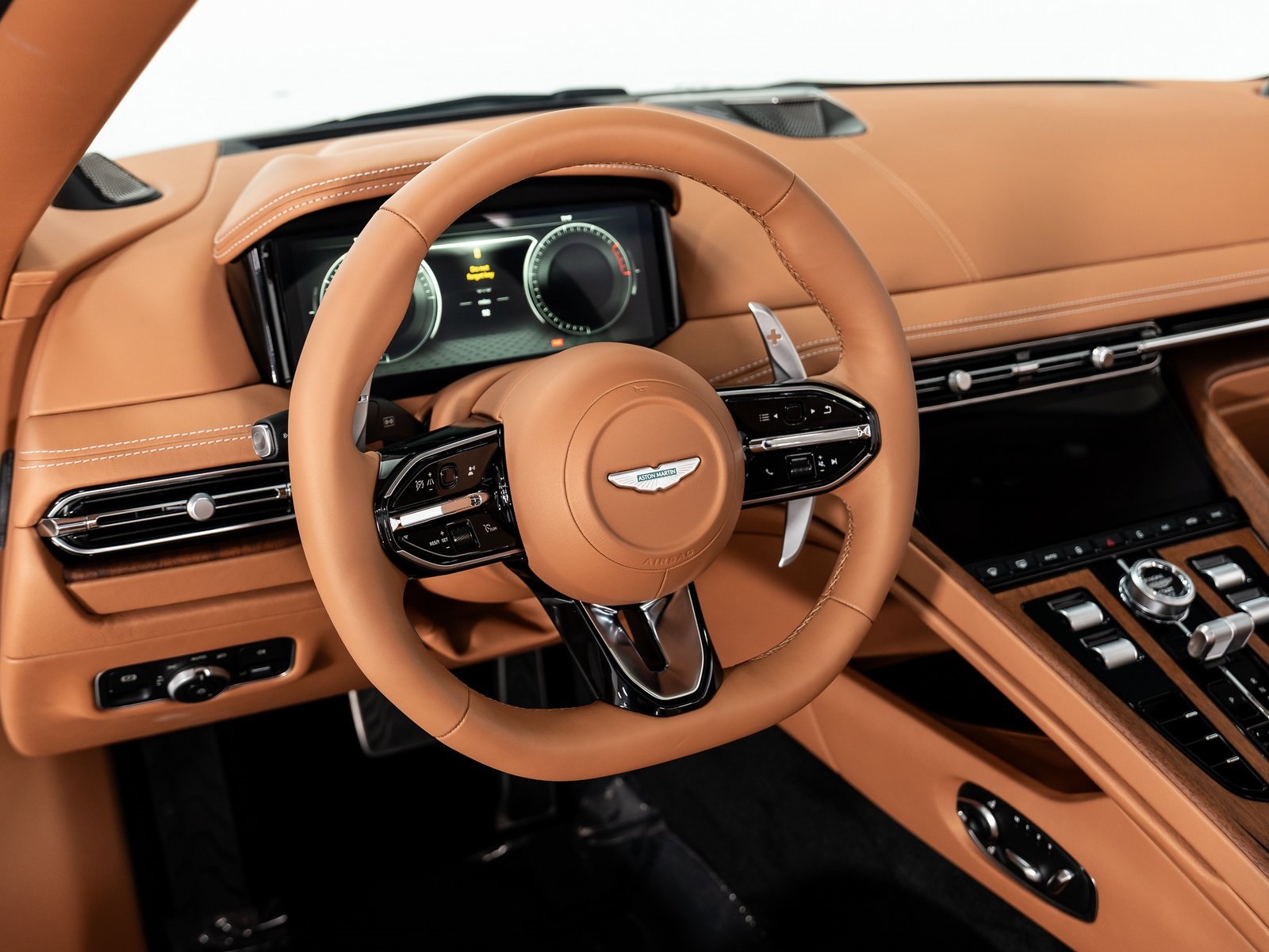 2025 Aston Martin DB12 photo 20