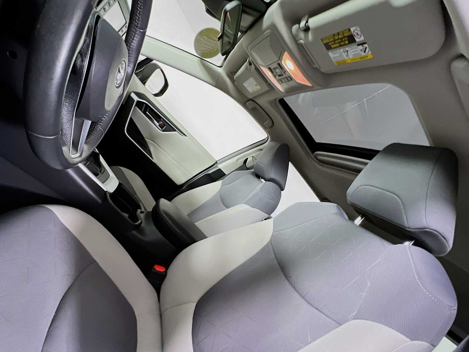 2019 Toyota RAV4 XLE photo 19